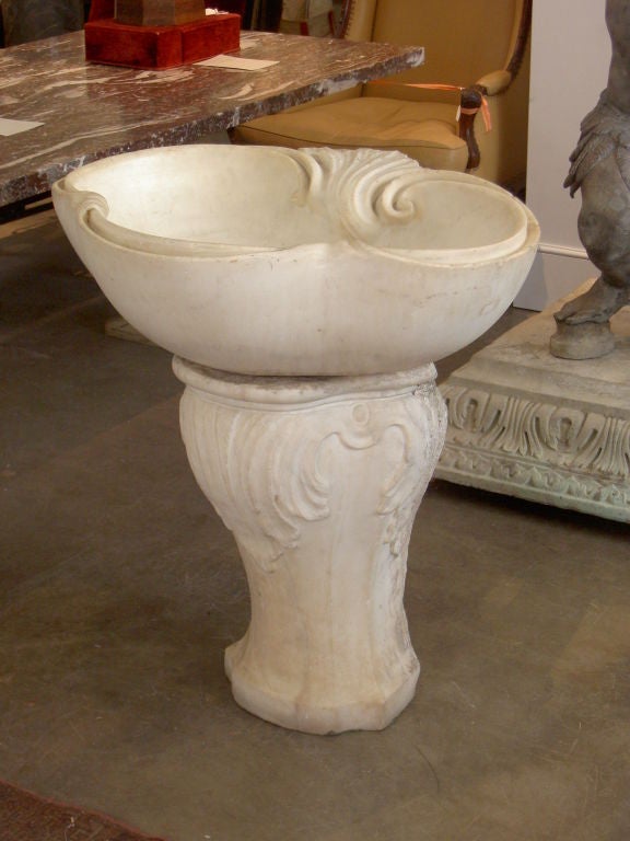 An 18th century Venetian Marble Basin