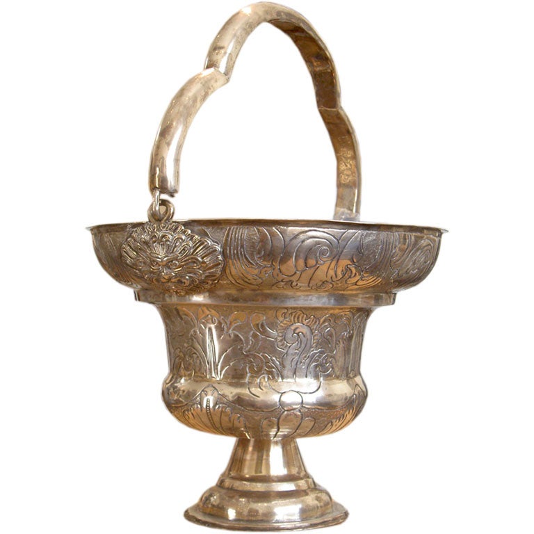 An 18th century Peruvian Silver Bucket with Handle For Sale
