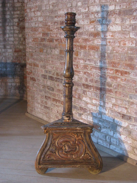 Italian 17th century Baroque Tall and Painted Torchère In Good Condition For Sale In Troy, NY