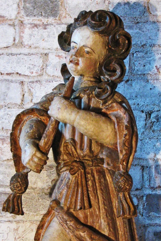Dorato Coppia di sculture barocche tedesche policrome di musicisti dell'inizio del XVIII secolo in vendita