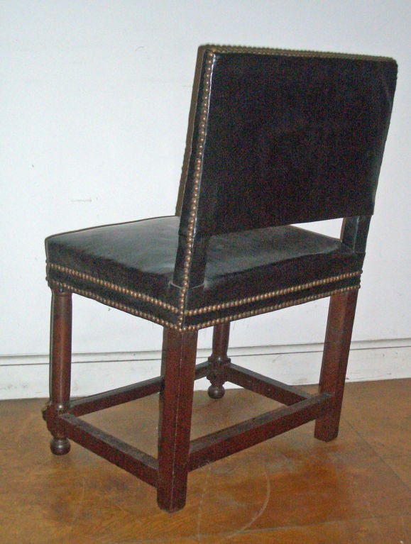 Renaissance Ensemble de quatre chaises françaises du début du 17ème siècle Henry II en vente