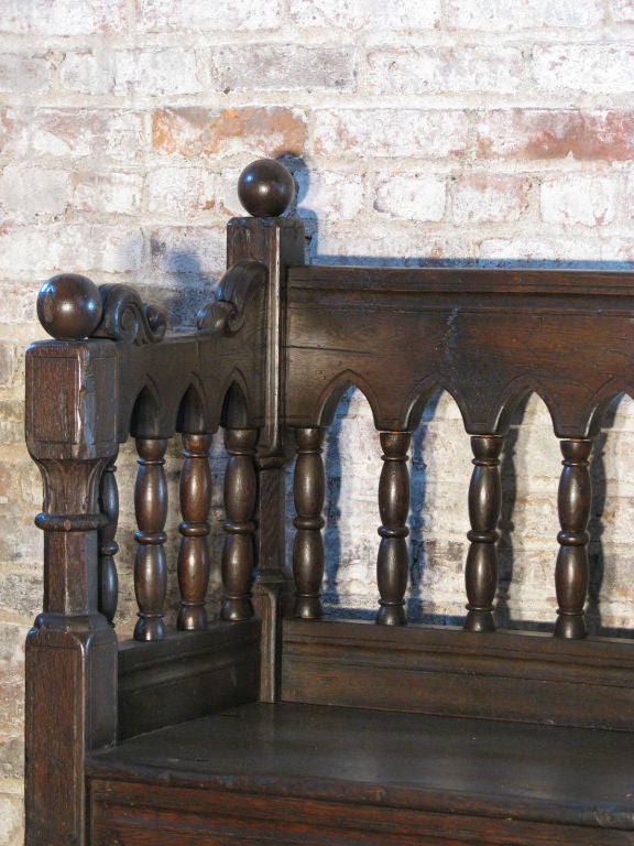 Coppia di sedie in stile gotico italiano del XIX secolo in Oak In condizioni buone in vendita a Troy, NY