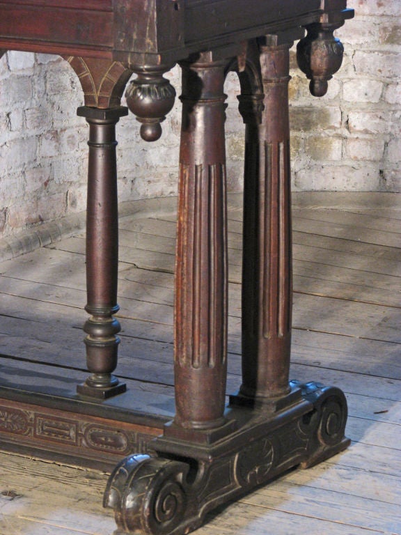19. Jahrhundert Renaissance-Stil Nussbaum Mitte Tisch (Französisch) im Angebot