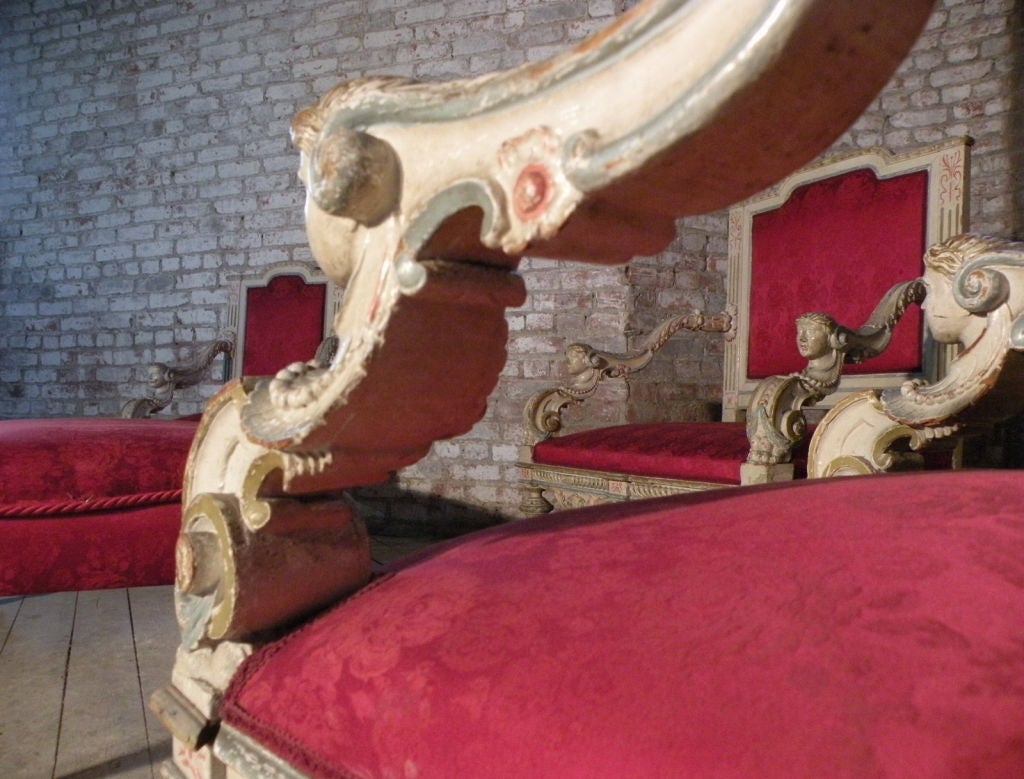 Peint Suite de salon de style Louis XIV à la manière de Guéret Frères en vente