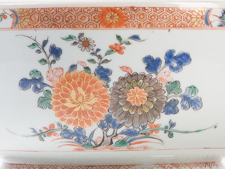 Rare et fine soupière chinoise couverte de la Famille Verte