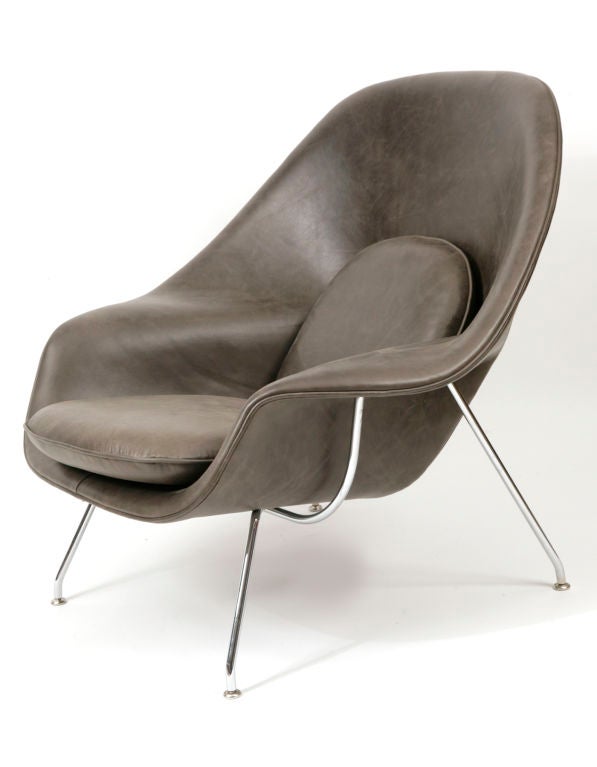 Iconic Eero Saarinen for Knoll Womb chair and ottoman. This particular example is done in an exquisite elephant gray leather and is in pristine condition. Ottoman dimensions are H 16