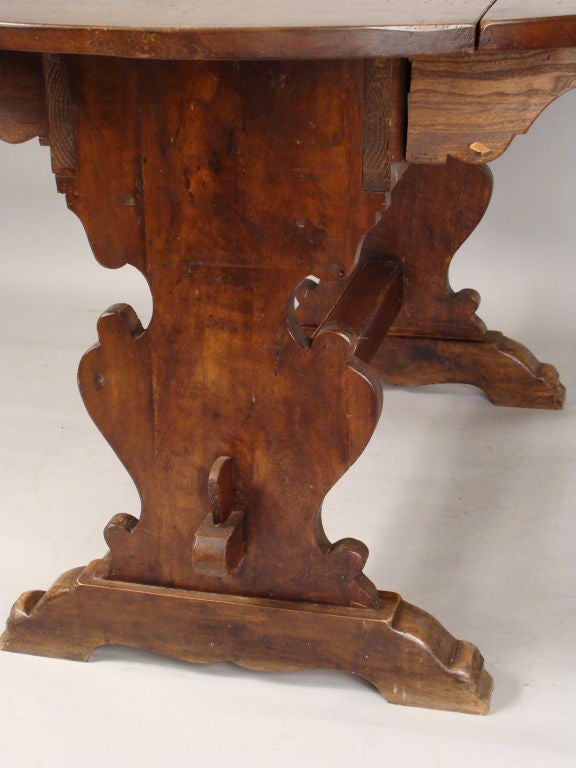 20th Century Italian baroque walnut drop leaf table