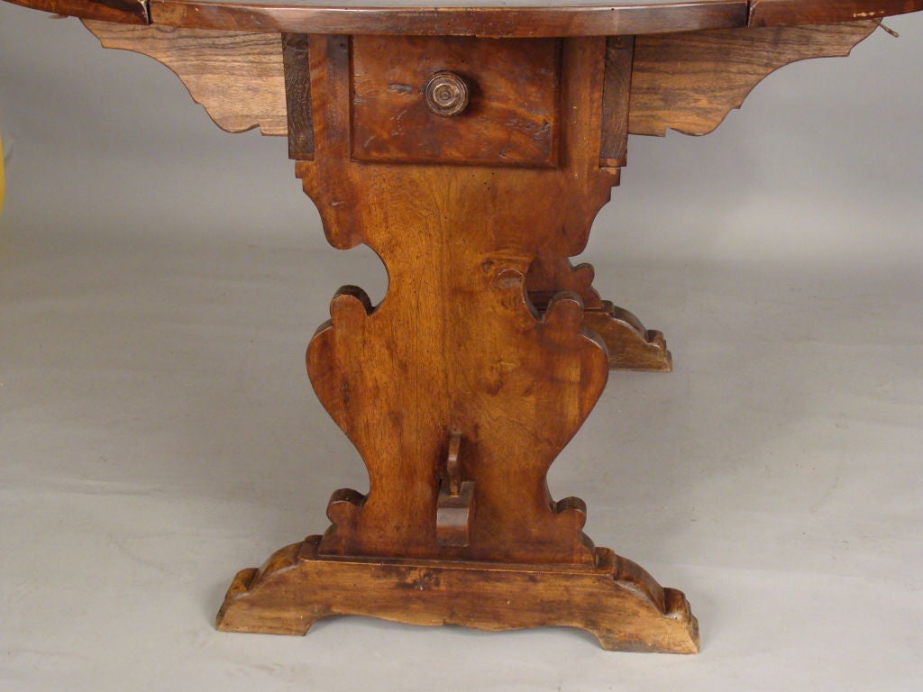 Wood Italian baroque walnut drop leaf table