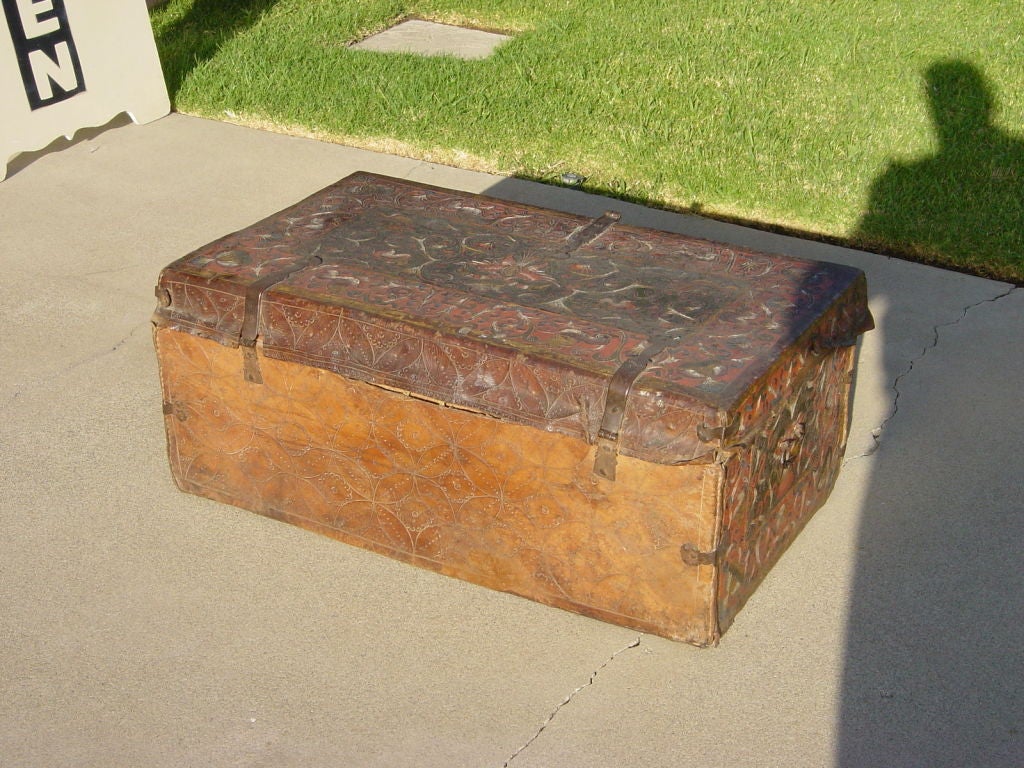 Spanish Colonial polychrome tooled leather chest For Sale 2