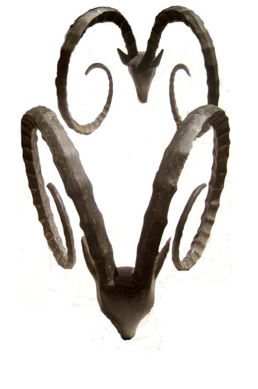 LARGE RAM HEAD TABLE