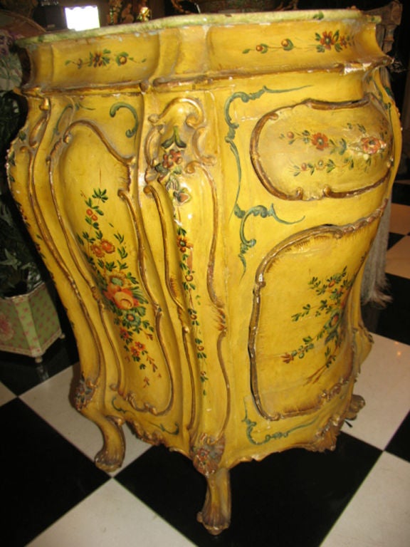 Commode à bombe vénitienne ancienne du 19e siècle