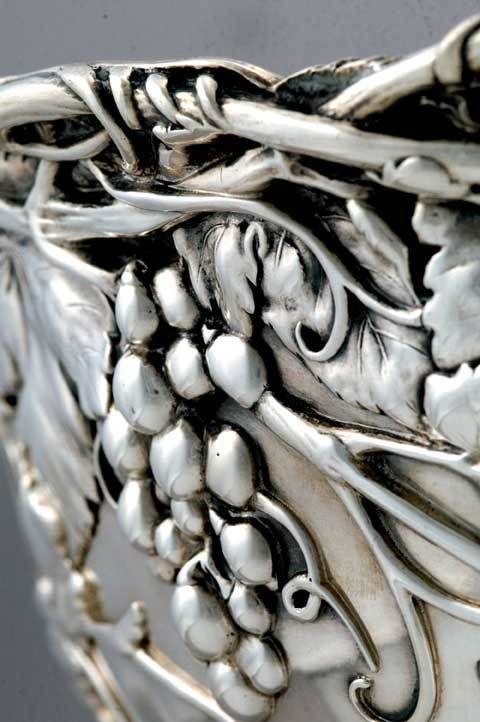 ANTIQUE WHITING 1890 STERLING SILVER PUNCH BOWL 134oz GRAPES In Excellent Condition In New York, NY