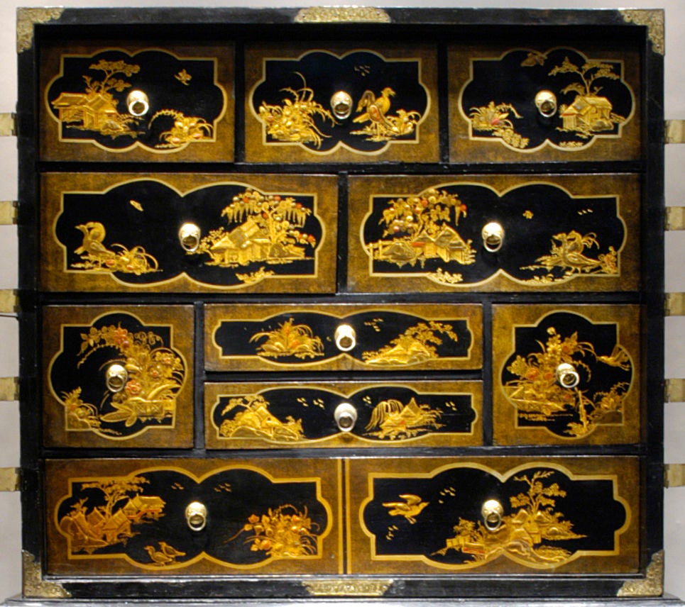 William & Mary Japanned Cabinet on Chest. c.1690 4