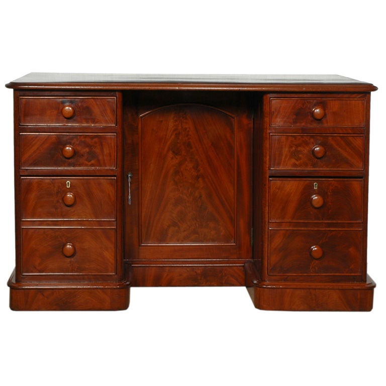 English William IV mahogany  double pedestal desk For Sale