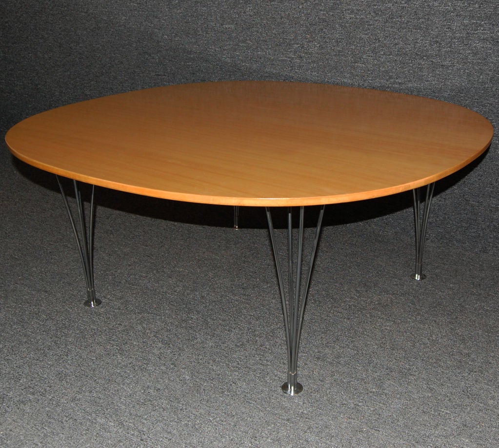 Suédois Table basse Superellipse de Bruno Mathsson et Piet Hein