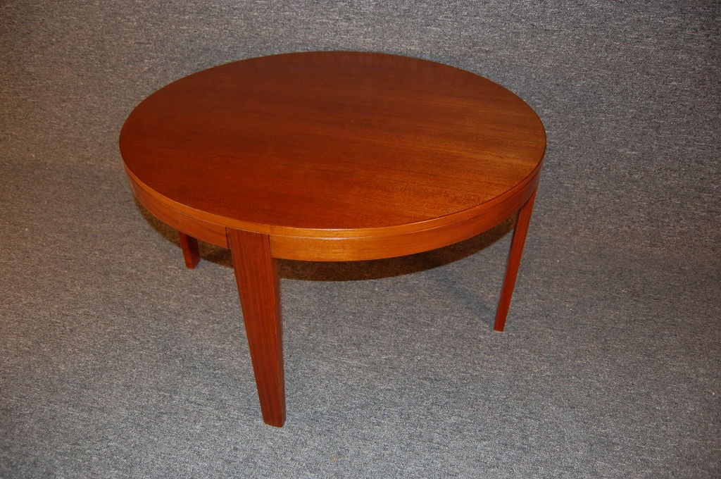 Swedish Mid-Century Modern Coffee or End Table In Good Condition For Sale In Atlanta, GA
