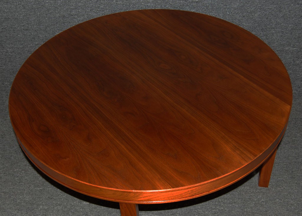 Swedish Modern Round Walnut End or Coffee Table by Carl Malmsten For Sale 1