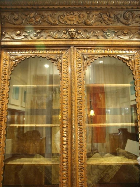 Carved French oak china cabinet In Good Condition For Sale In Palm Springs, CA