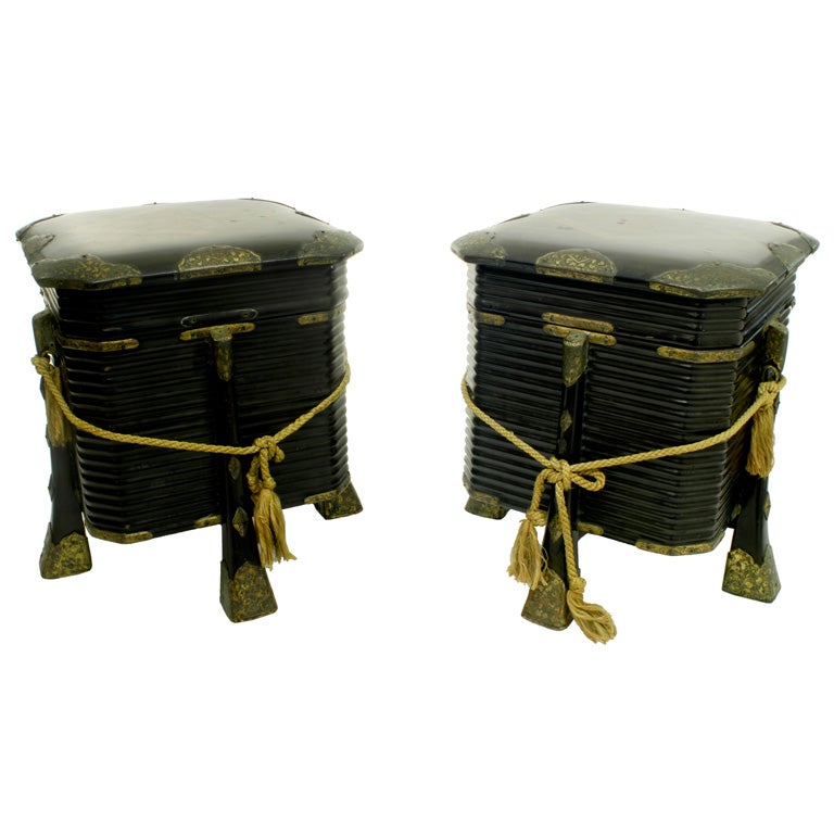 Two Japanese square engraved  scalloped lacquer game boxes For Sale