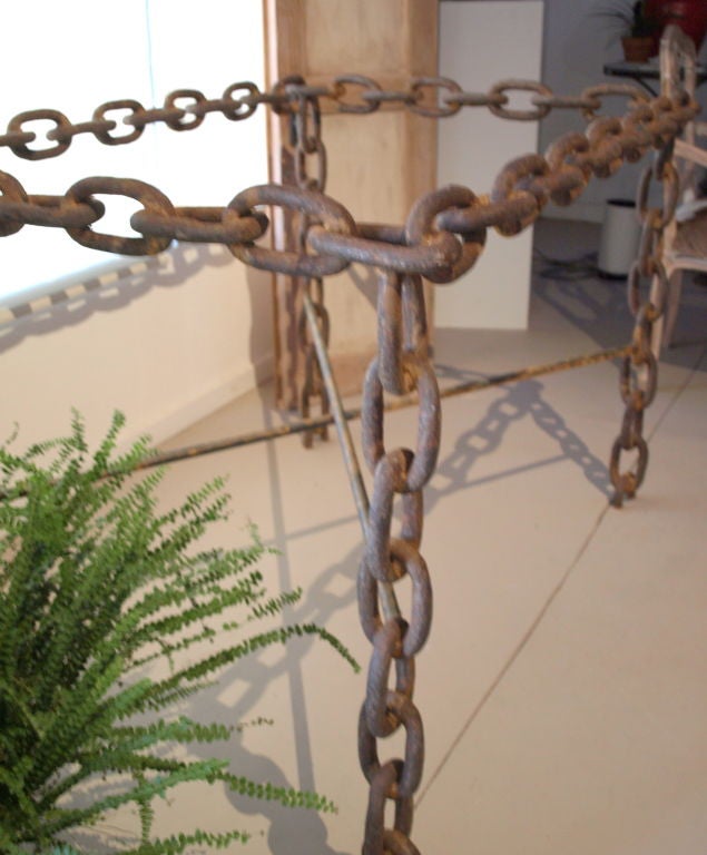 Steel Dramatic Chain Table