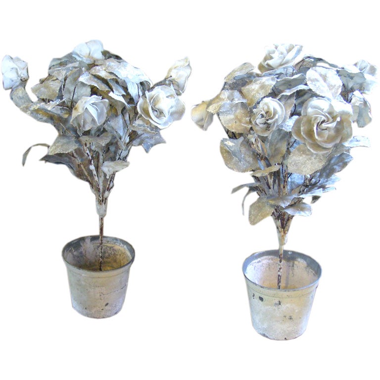 Paire de pots à fleurs en toile de porcelaine du 19ème siècle