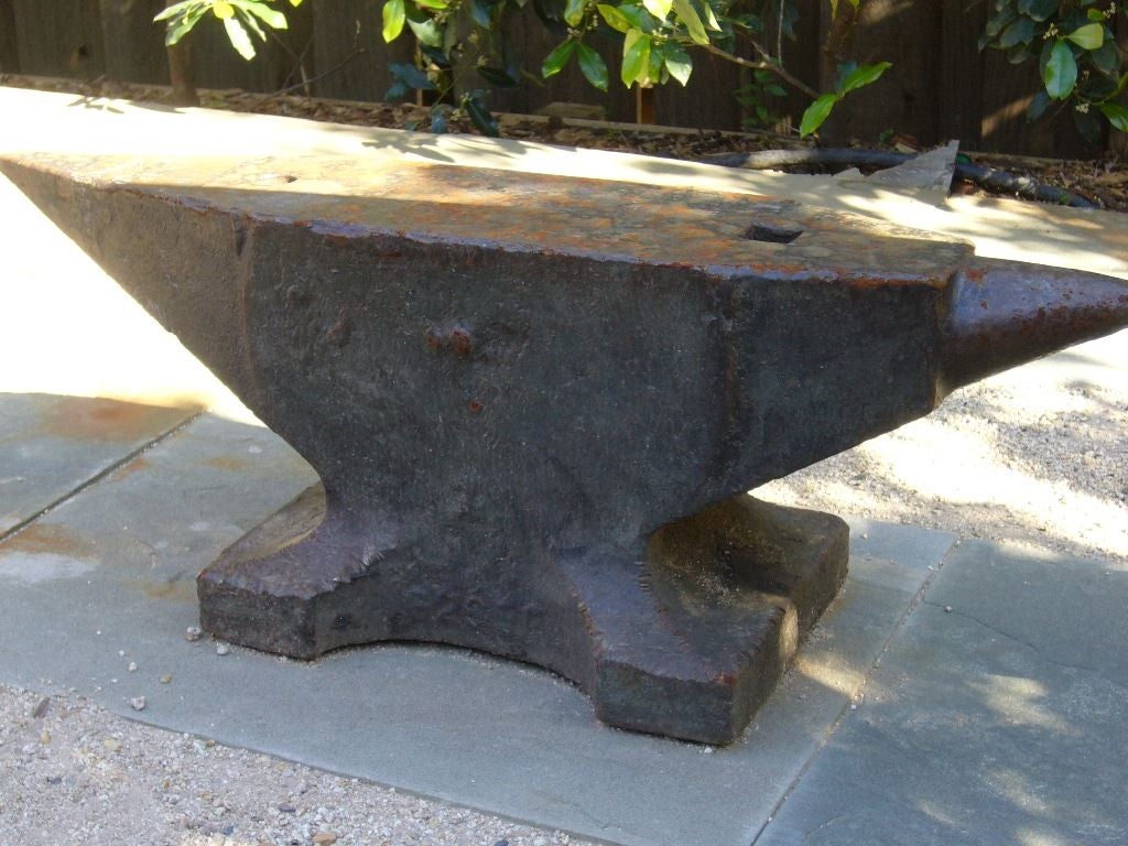 Vintage iron anvil from the 1900's with a beautiful patina.
