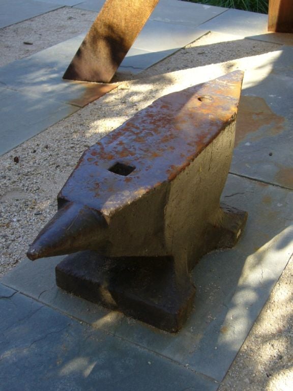 Vintage Iron Anvil In Excellent Condition For Sale In Napa, CA