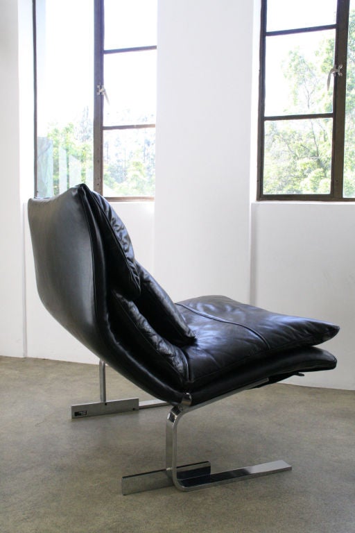 Chrome Pair of Sergio and Giorgio Saporiti Leather Lounge Chairs For Sale