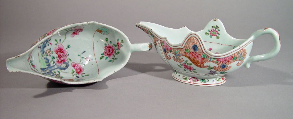 18th Century and Earlier A Pair of Chinese Export Porcelain Famille Rose Sauce Boats