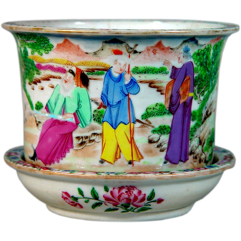 A SMALL CHINESE EXPORT CACHE POT & STAND