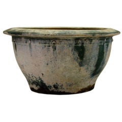 Round Chinese planter