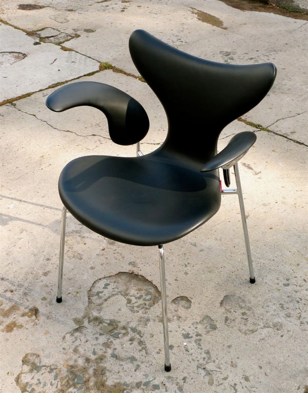 Arne Jacobsen Leather Lily Chair In Excellent Condition For Sale In San Francisco, CA