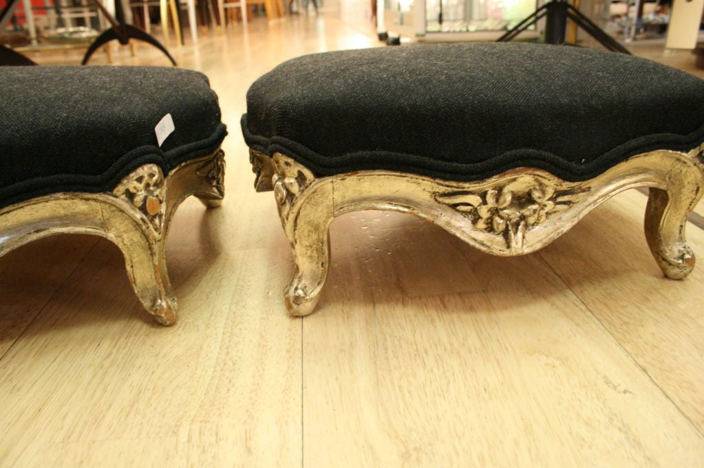 English A pair of stools For Sale