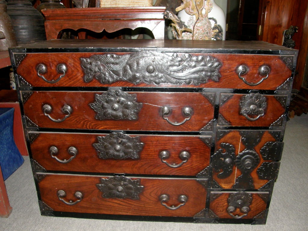 Fine Japanese clothing tansu (chest of drawer), Sendai Prefecture, early Meiji period, ca 1870. Keyaki wood drawer fronts with excellent original hardware