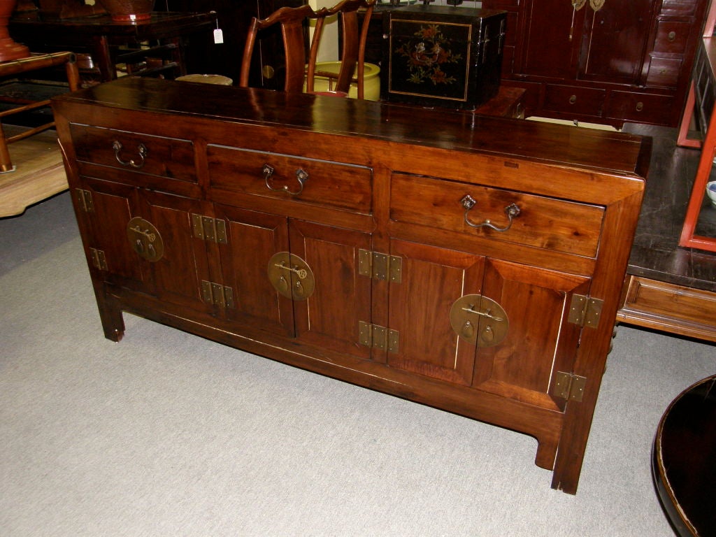 19th century Chinese console altar cabinet in elmwood. Unusual narrow size