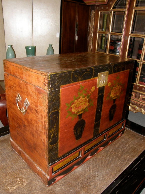 Chinese ca 1840-50 painted country trunk end table 2