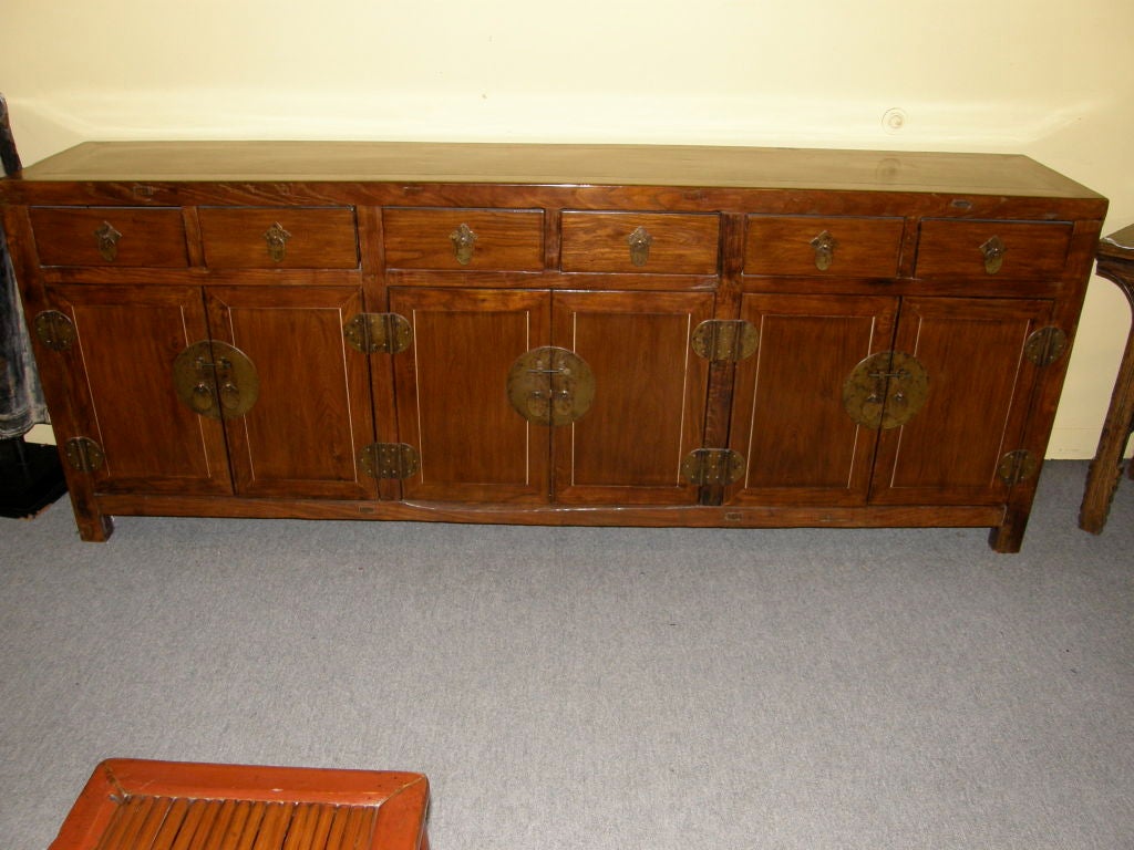 Lg Chinese ca 1850 sideboard buffet console altar coffer cabinet In Excellent Condition In Yonkers, NY