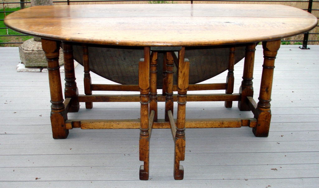 Georgian Style Oak Round Dropleaf Dining Table