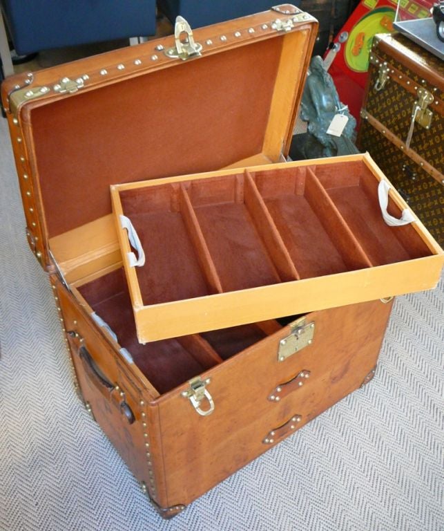 A fine and very rare ‘Malle Chaussures’ (Shoe Trunk) in tan leather with stitched leather trim and detailing, with all brass fittings, locks and LV studs, with four internal lift-out felt-lined trays, each capable of storing four pairs of shoes.