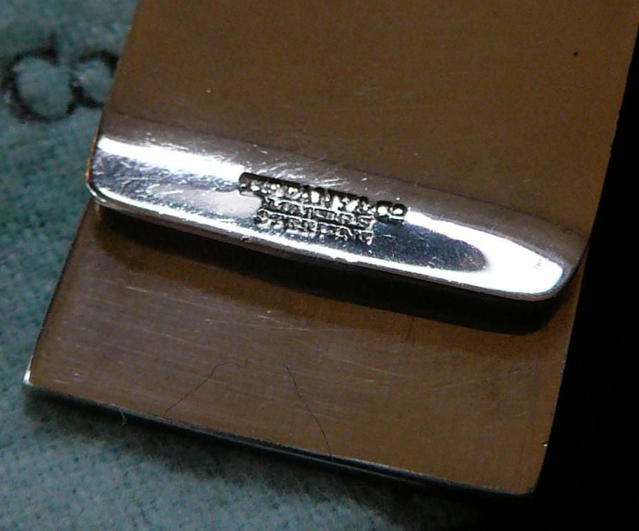 A very stylish Sterling silver money clip, decorated with the form of the arches of the Brooklyn Bridge, marked TIFFANY & CO to the reverse. This clip contains a total weight of 28.5 grams of silver, and  comes complete with a very scarce Tiffany &