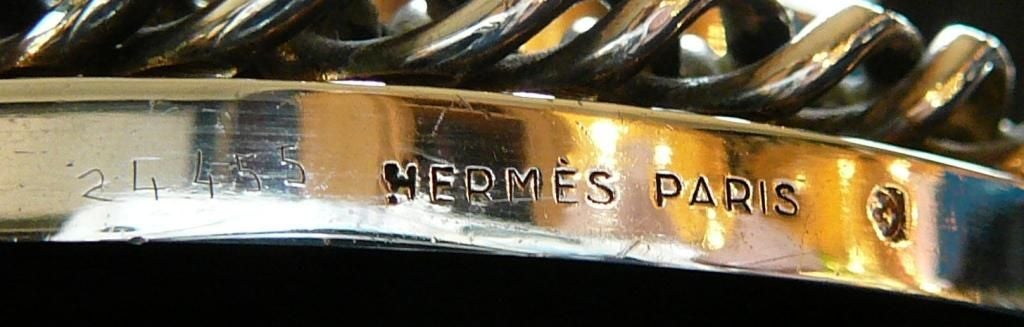 A stylish silver plated desk compass, with an applied 'chain' motif to the outer rim, marked HERMÈS PARIS to edge of the base along with a number '24455'.