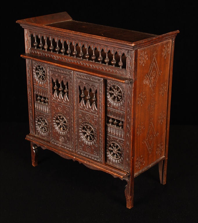 Miniature Antique French Brittany Closed Bed, Oak In Excellent Condition In Dallas, TX