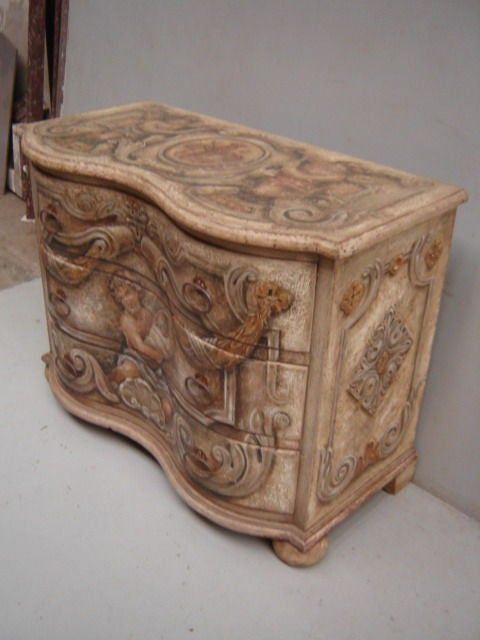 19th Century Italian Painted Three-Drawer Commode In Good Condition For Sale In Miami, FL