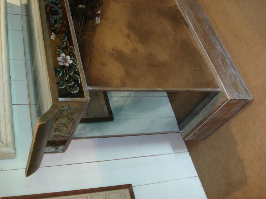 MIRRORED BAR OR SERVER