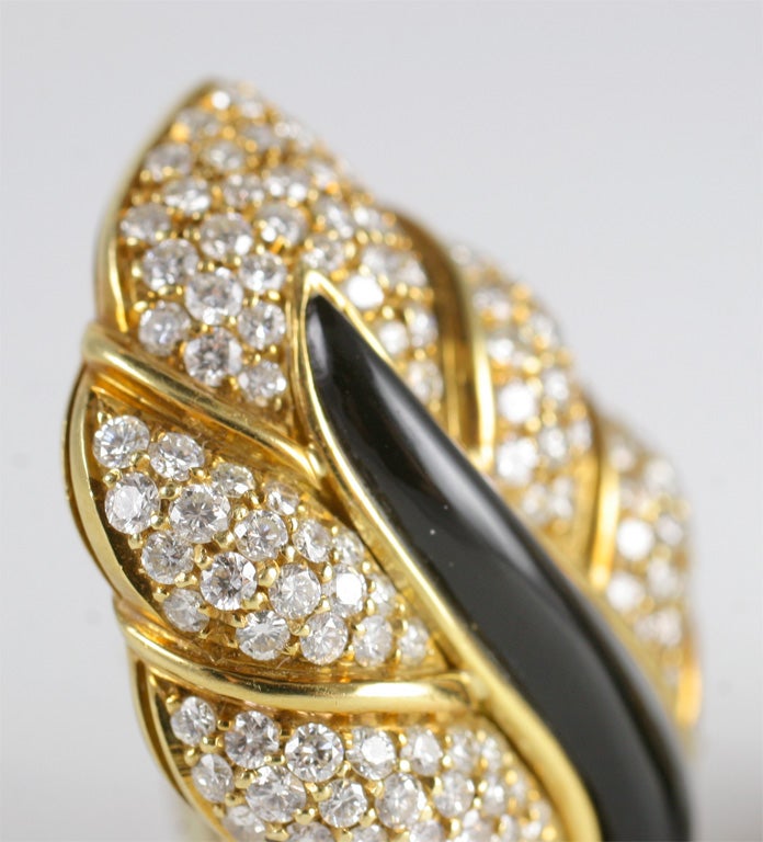 18kt Yellow Gold, Diamond & Onyx Clip-on Leaf Earrings For Sale 1