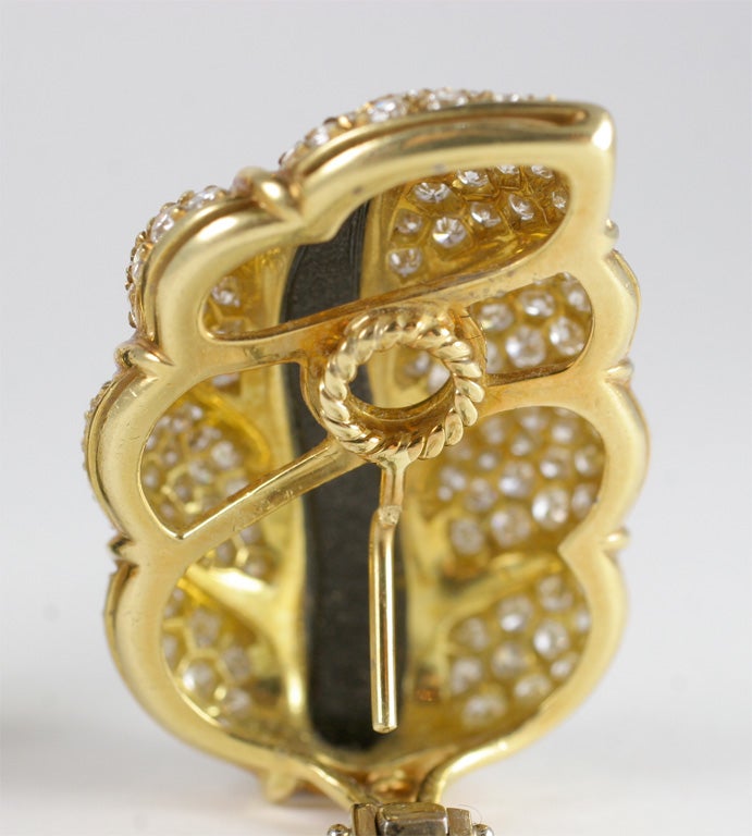 Boucles d'oreilles à clip en forme de feuille en or jaune 18 carats, diamants et onyx en vente 3
