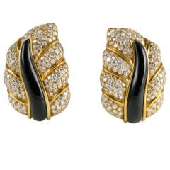 18kt Yellow Gold, Diamond & Onyx Clip-on Leaf Earrings 1