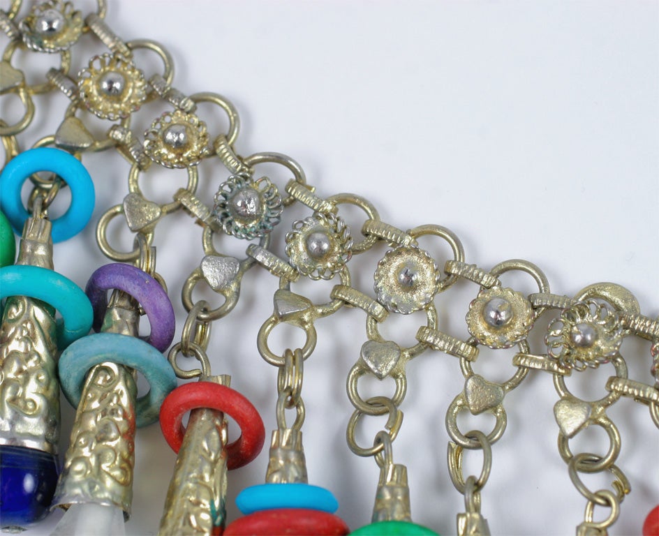 Collier de perles coloré de couleur en argent exotique, bijou de costume en vente 1