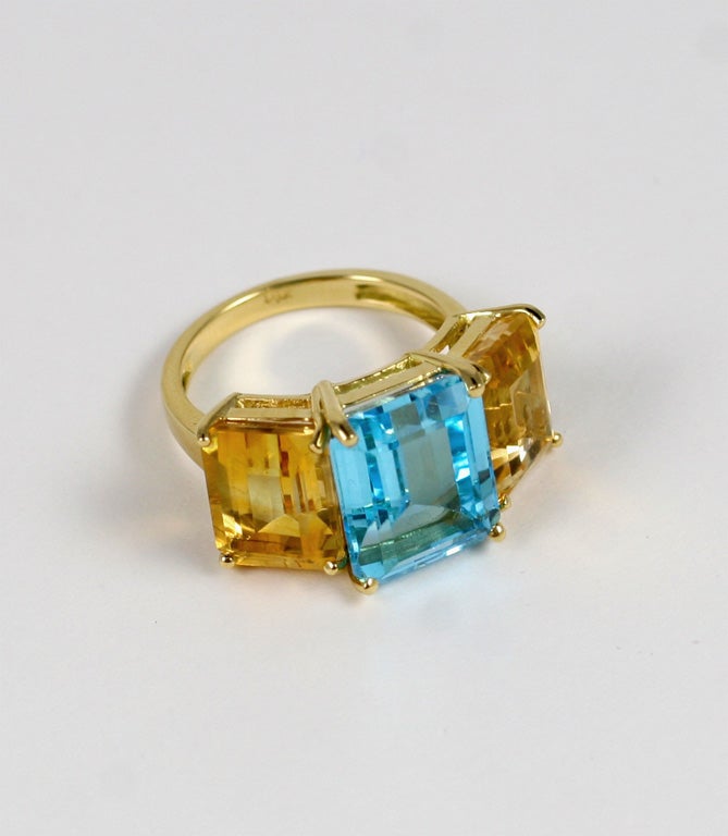 18kt Yellow Gold Emerald Cut Ring with Citrine and Peridot In New Condition For Sale In New York, NY