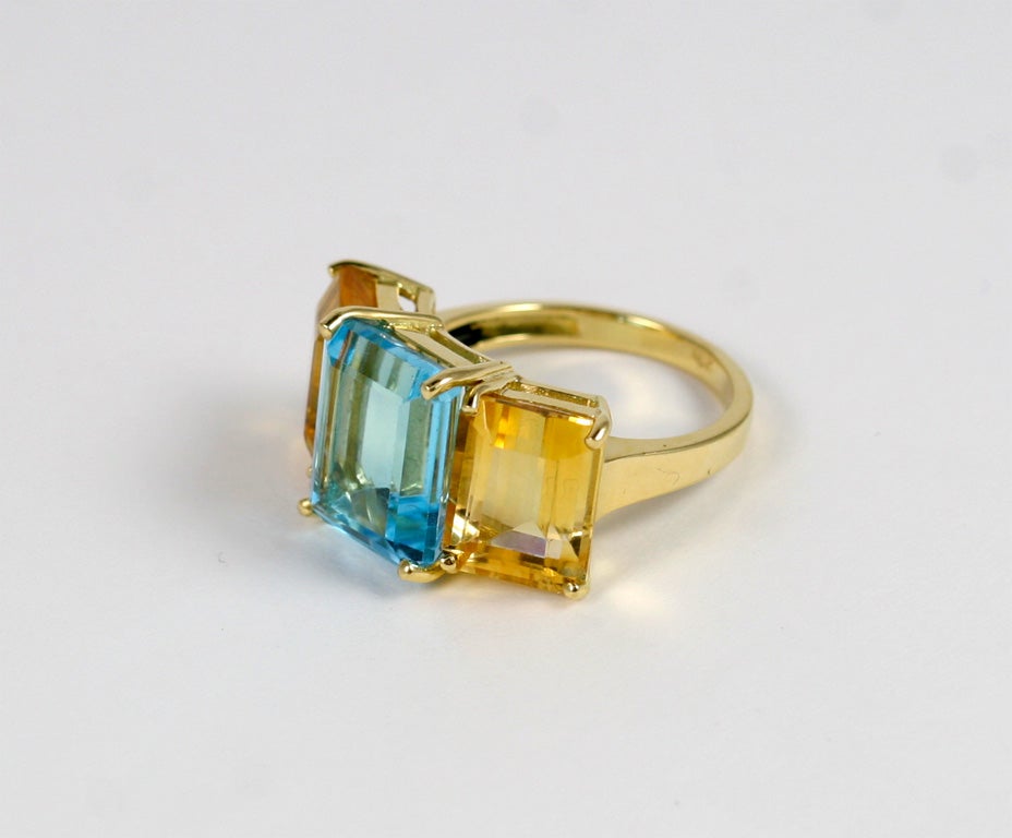 Women's 18kt Yellow Gold Emerald Cut Ring with Citrine and Peridot For Sale